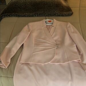 Elegant Pink Women's suit